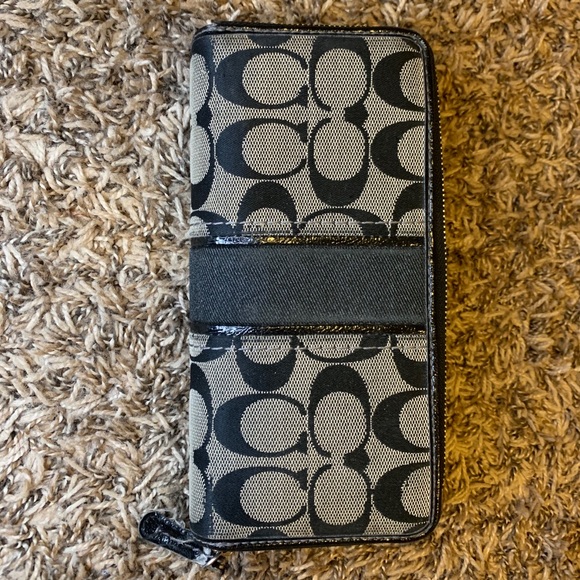 coach wallet - Picture 1 of 3